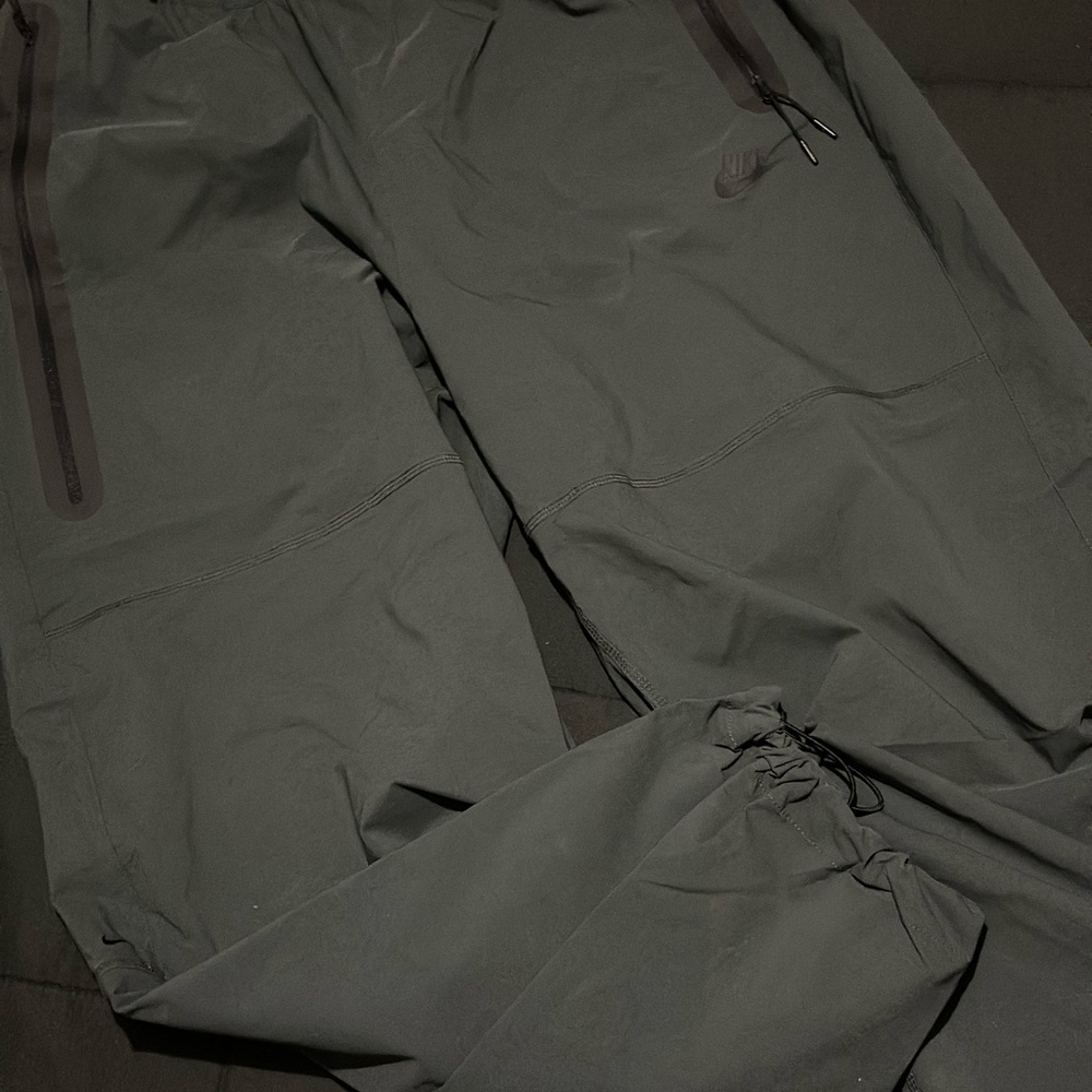 Nike Men's Loose Fit, Straight Leg, Stacked Length, Charcoal Cargo Pants